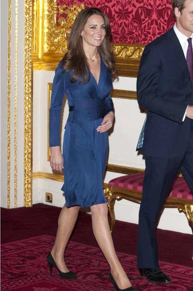 回顾凯特王妃最令人难忘的一些造型_穿着_外套_礼服