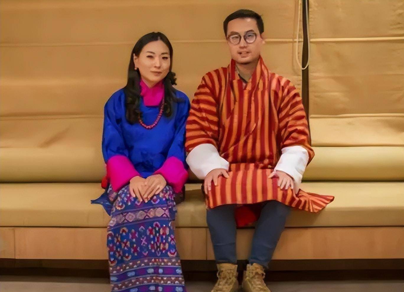 不丹三公主的母亲是三王母,三公主也是现任国王的亲妹妹,所以在五位