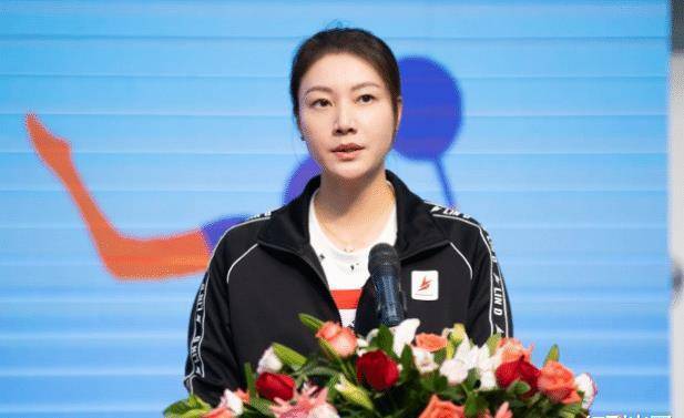 目前,现场照片以及视频资料已经在网上曝光,看到40岁的谢杏芳再次上场