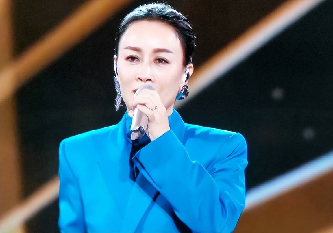 芒果台剑走偏锋,何炅和好声音导师的联手,打开音综尘封的天花板_音乐