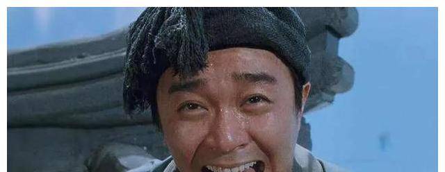 星爷的剧组探班酒过三巡以后,这个名叫梁思浩的演员就向星爷毛遂自荐