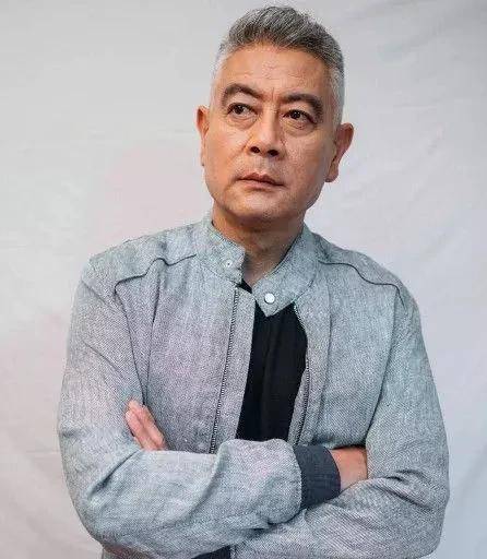 演员巫刚:分手19年无儿无女,62岁依旧单身,有陈瑾陪伴不孤单_生活