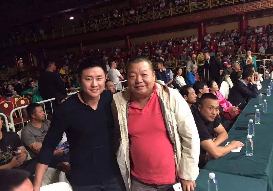 成龙到北京开演唱会,臧天朔:必须给我30%收益,要不然你开不了_朋友_不