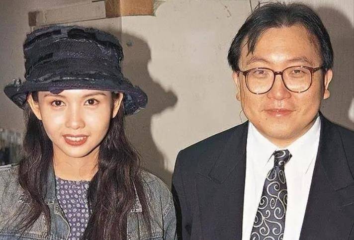 酒店遭时尚女子强塞房卡,表情淡定,网友:见过世面_邱以农_邱淑贞_明星