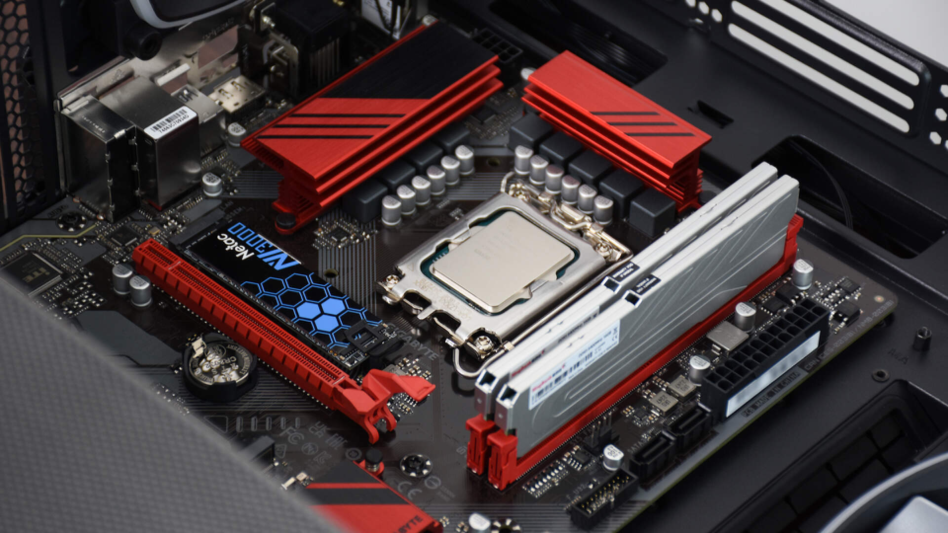 技嘉b760m魔鹰wifi主板:6 2 1相供电,超频d5"黑科技"_接口_规格_支持