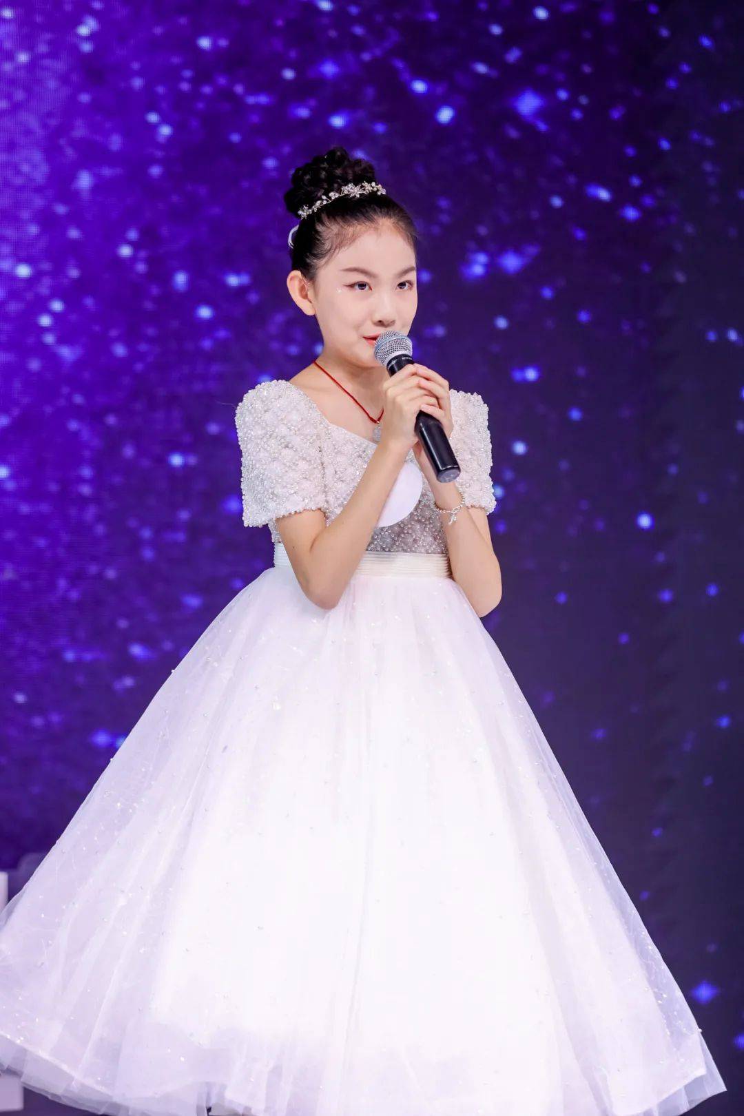 最受欢迎歌手专访 | 代一涵:梦想之路布满荆棘,但我依旧勇往直前_音乐