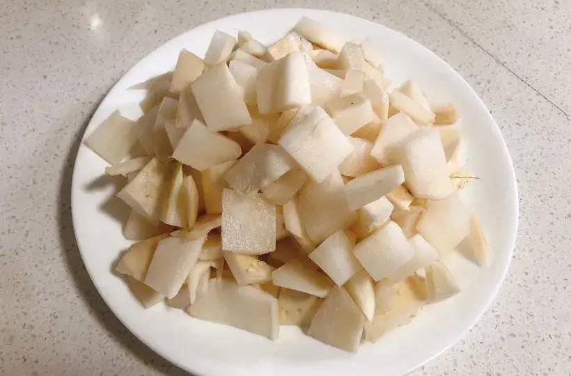 妈妈20年的配方,腌制麻辣爽口萝卜皮,开胃又解馋_食用_辣椒_容器