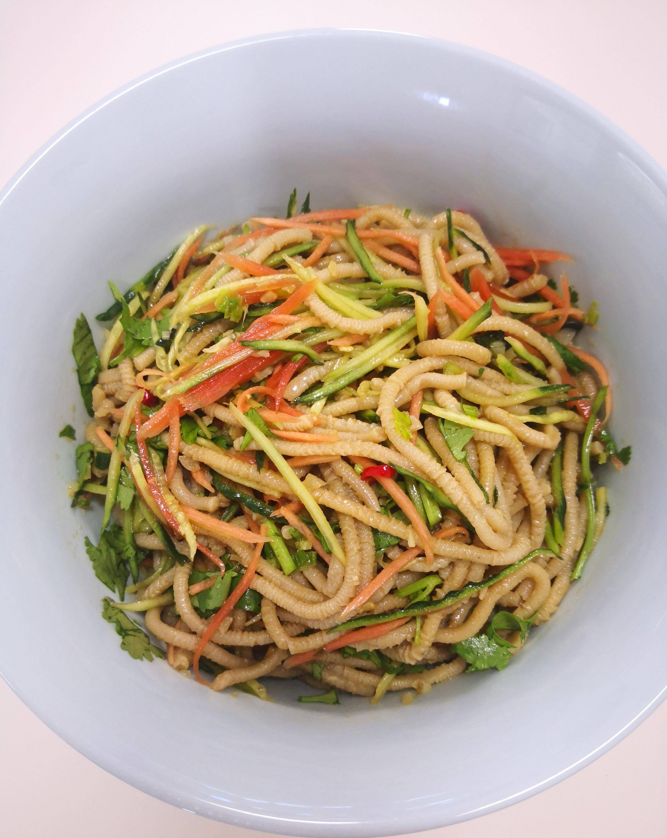 天气热了不想吃大鱼大肉,试试这道凉拌莜面吧,酸香开胃还很劲道_影响