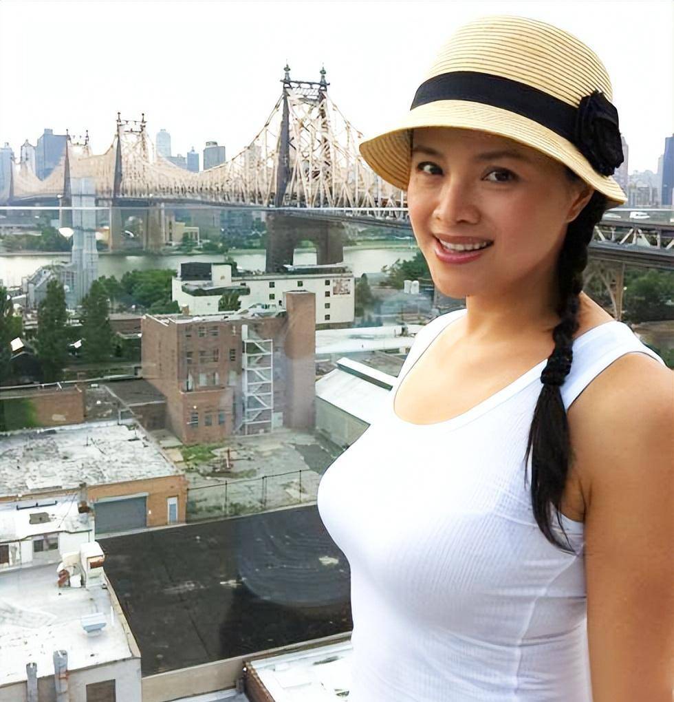 时尚女星石兰:相识9天就闪婚,分手后嫁外籍男子_电影_小文_大鸿米店