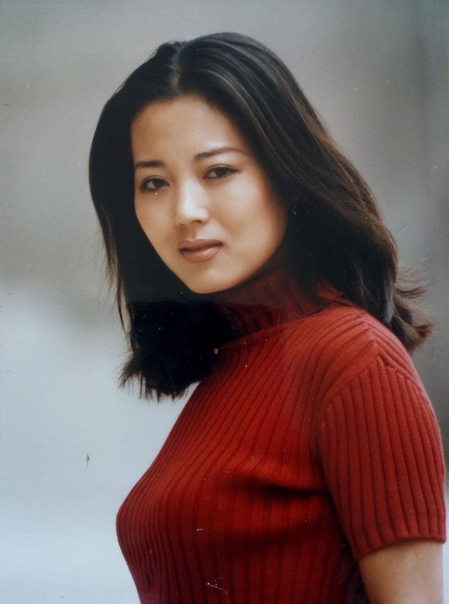 岁月这把"杀猪刀"太狠了,年轻时被称"大陆王祖贤"的她变大妈_王澜