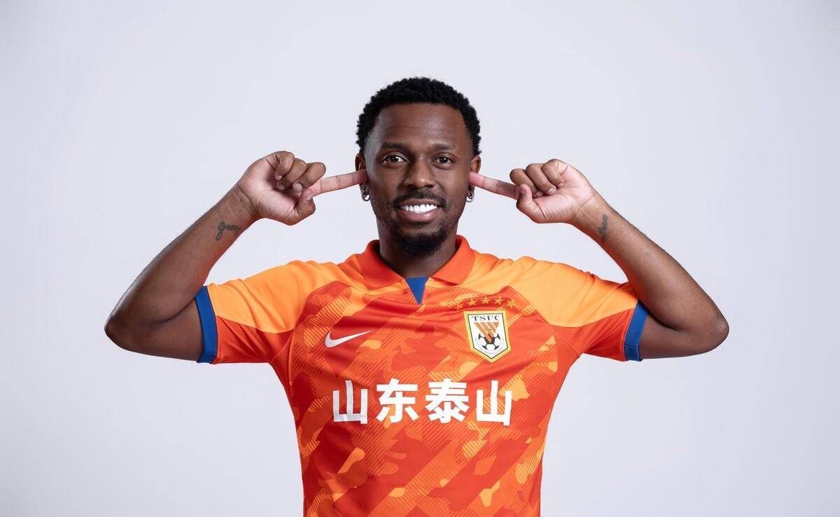 从费南多加盟的那一天起,球迷们就开始担心他是否会在俱乐部公平竞争.