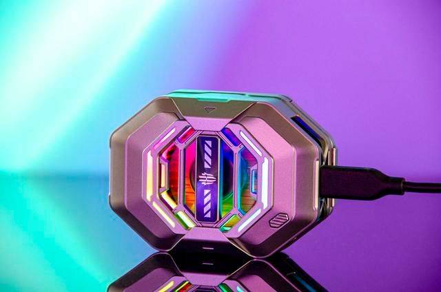 红魔散热器4Pro背夹版:27W强劲散热,夏日手机不再烫手!