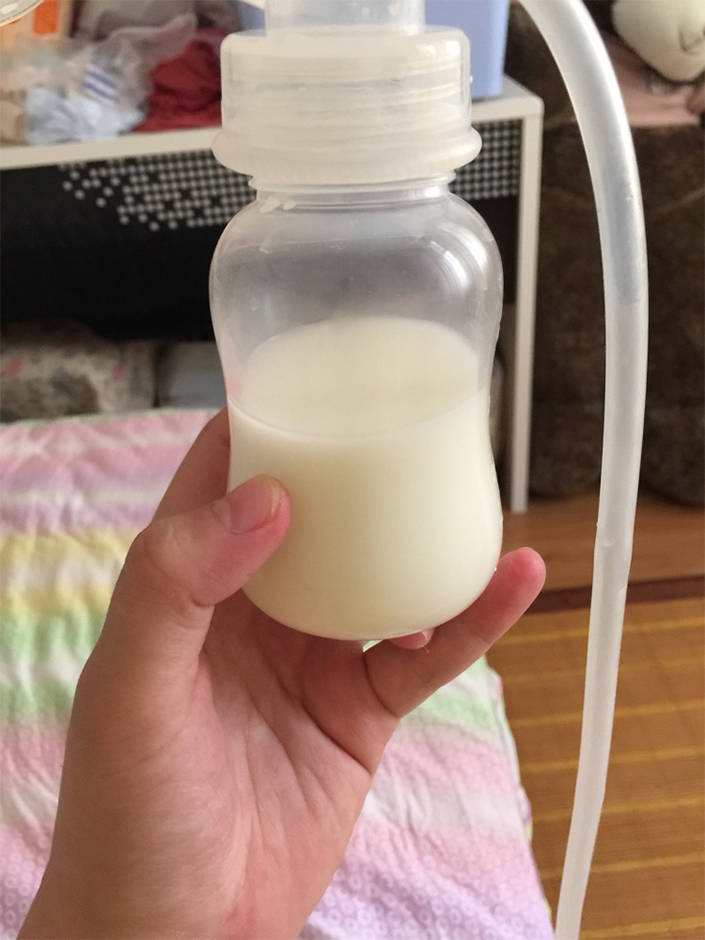 初乳竟然可以变成这3种颜色,你知道原因吗?_乳汁_婴儿_母乳