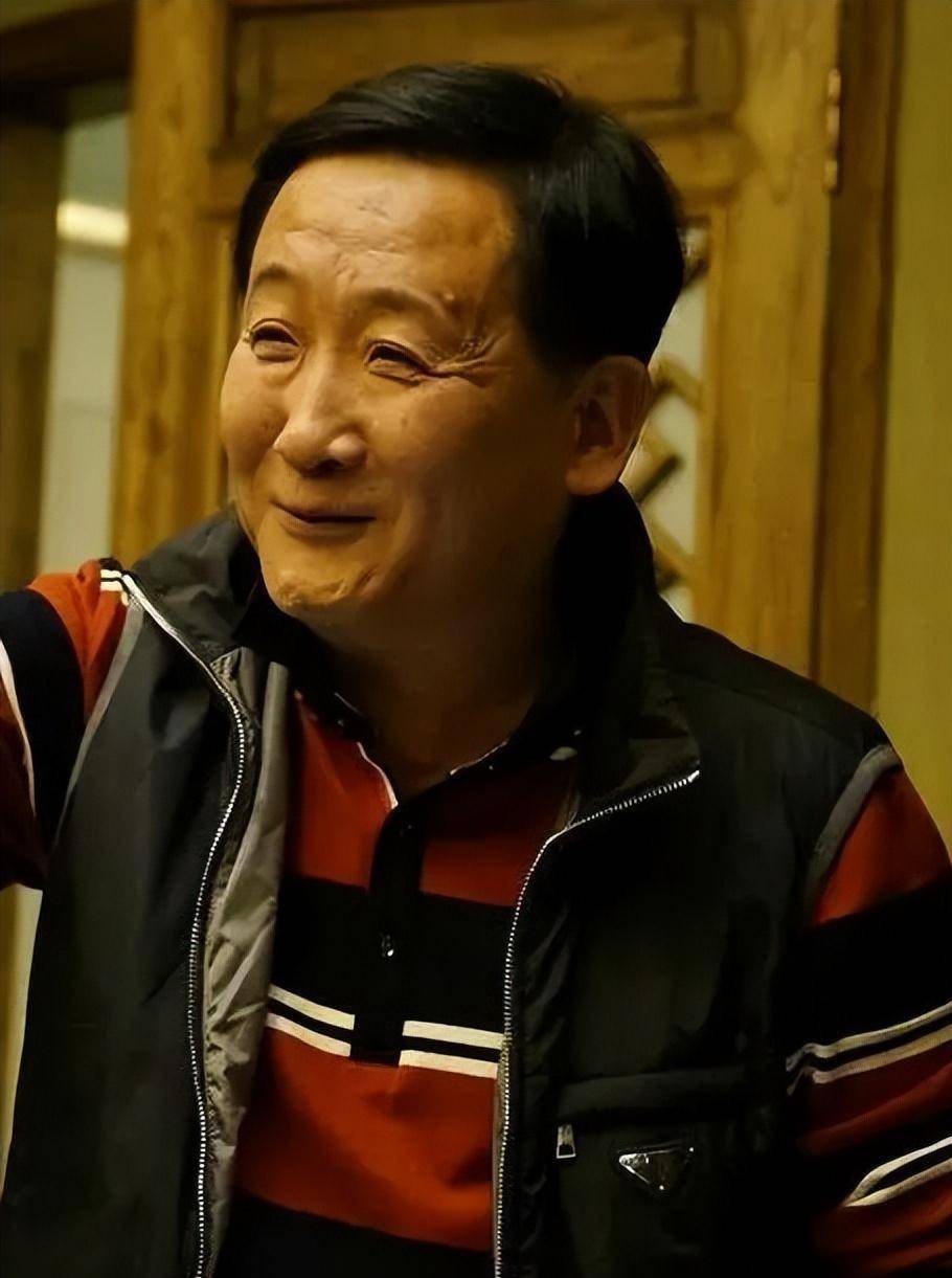 演员梁天:钱他挣,饭他做,为何到了64岁与女子分手_表演_哥哥_演艺