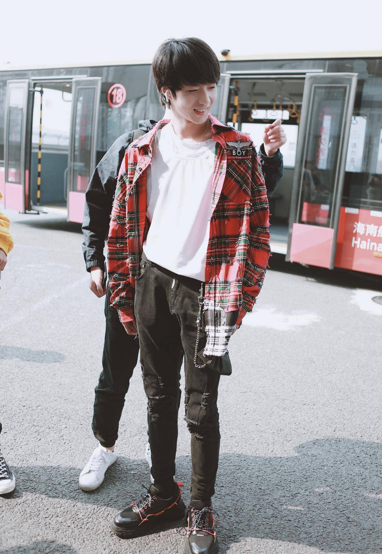 养成系少年刘耀文,狼崽到狼王,时尚还是憨憨?