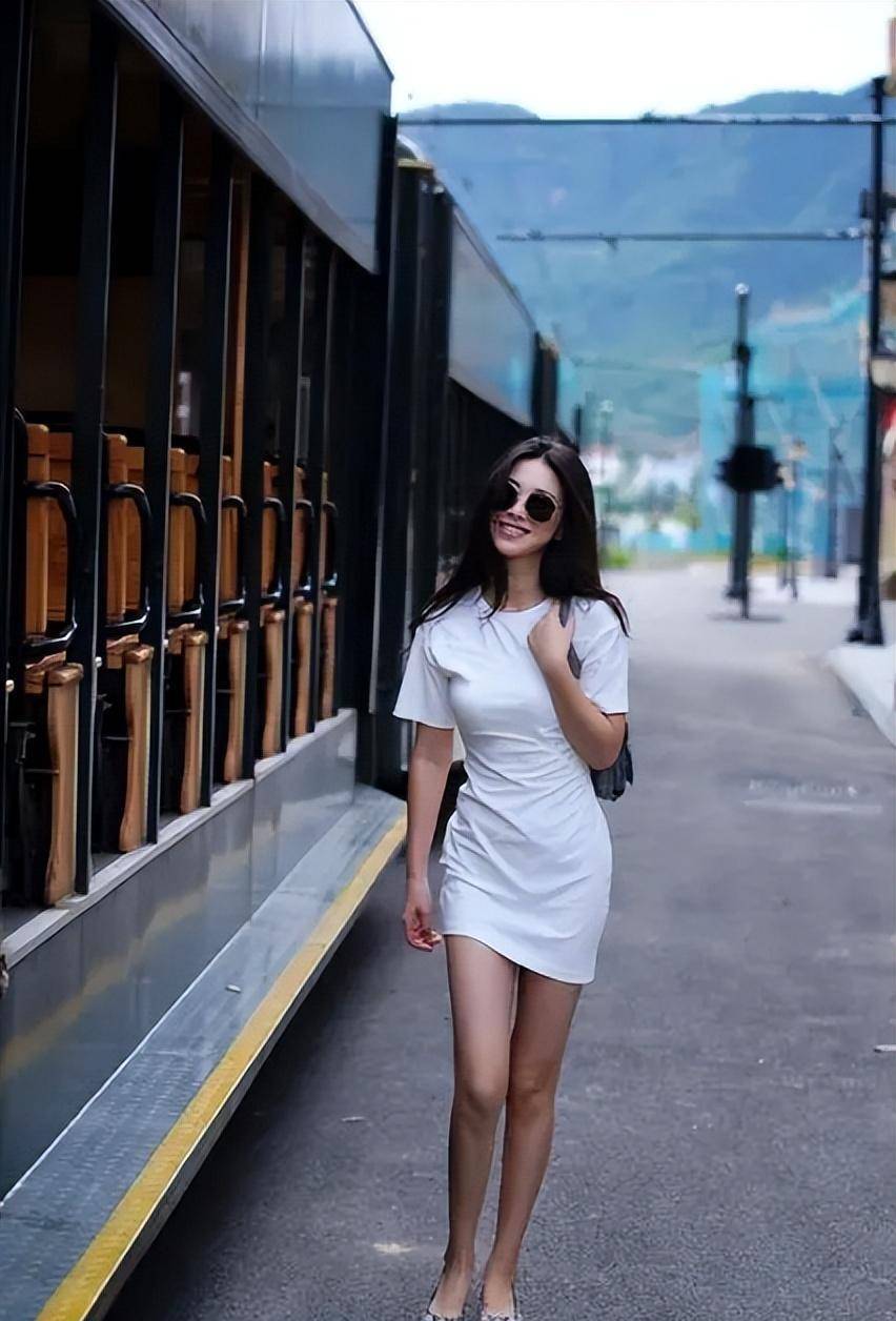 更是意大利菲亚特汽车公司的家族继承人,当之无愧的亿万富豪