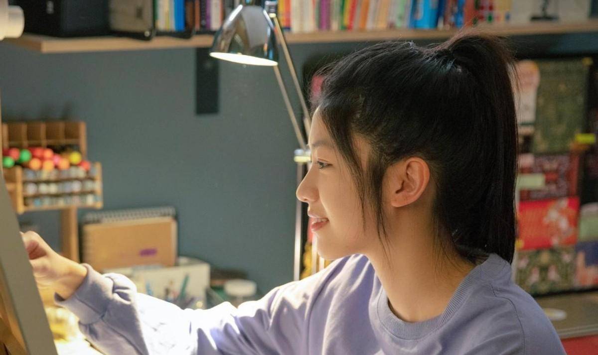 除此之外,李庚希还有《雪中悍刀行》和《漫长的季节》,而向涵之则出演