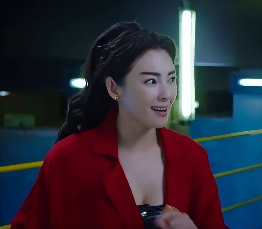 随后张雨绮虽然经历了婚姻的风波,但一点没有影响其事业上的成就.