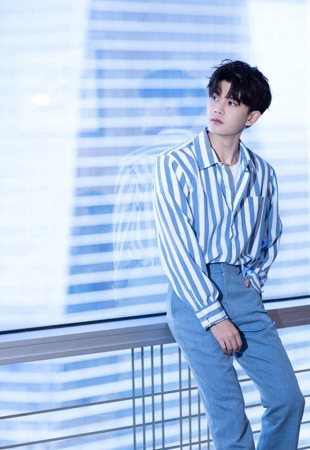 任嘉伦已婚少年感扛把子和最新八卦,好看又好笑_杨洋_谭松韵_团队