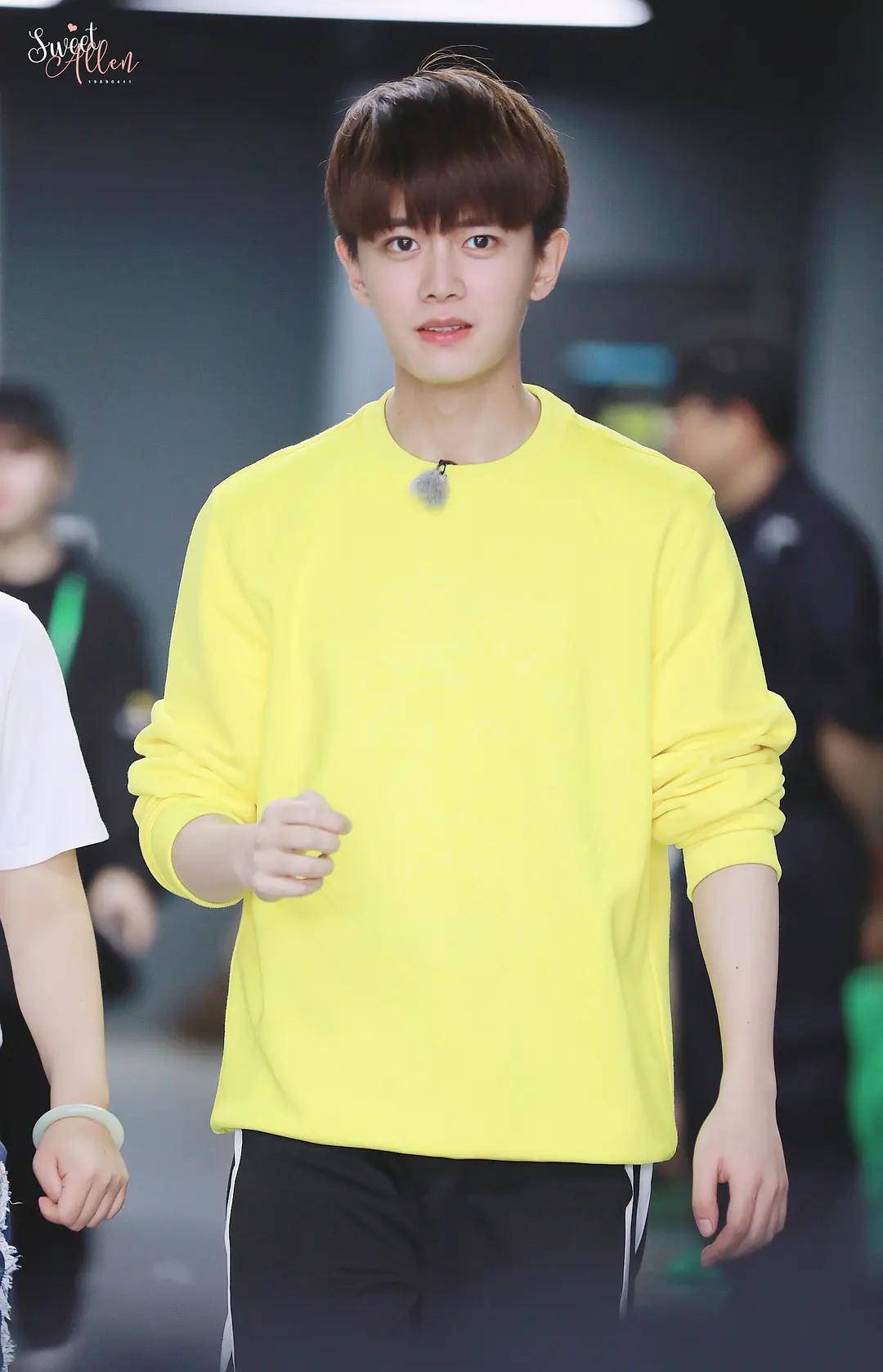 任嘉伦已婚少年感扛把子和最新八卦,好看又好笑_杨洋_谭松韵_团队