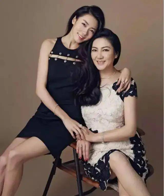 郑恺前任官宣产女,网传坐月子28天花费39万元_程晓玥_节目_迪奥
