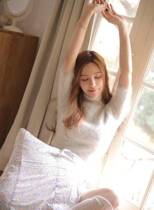 rita新发清新写真集,长腿白袜慵懒风,成为真正的袜酱_亮点_风格_白色