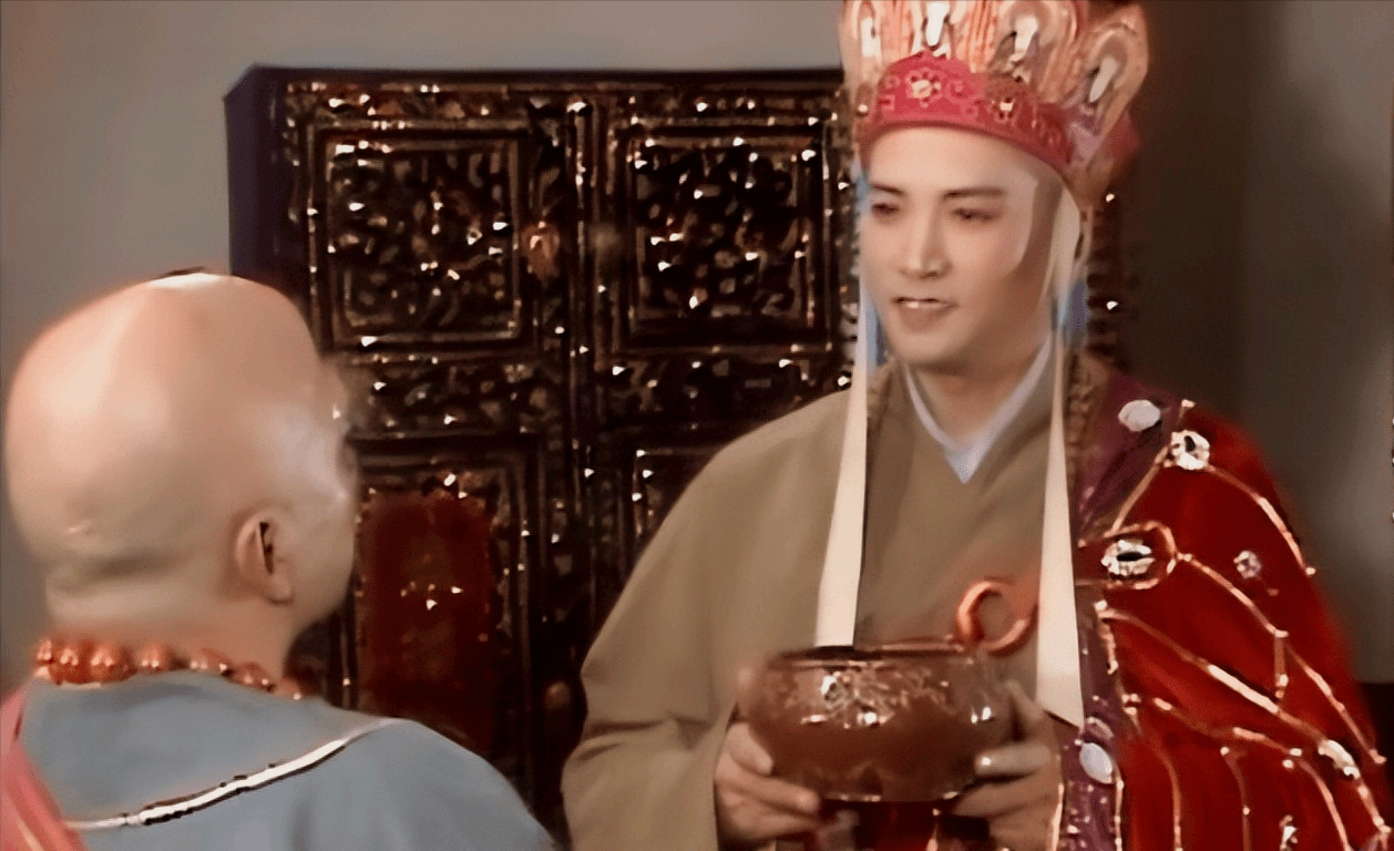 就连小说《西游记》中,唐僧西天取经时用来化缘的碗用的也是观音菩萨