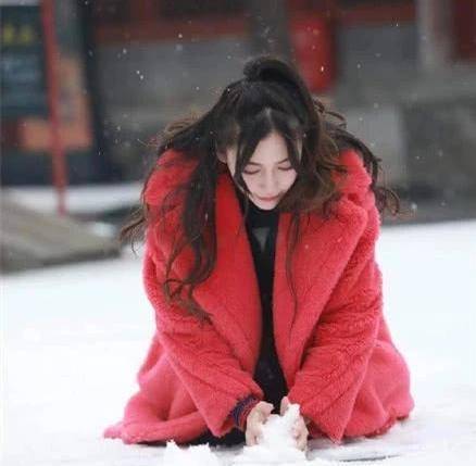 包场故宫堆雪人,邓伦,张鲁一,杨颖录上新了故宫,雪中秒变三岁_雪球