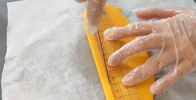 up主自制银河奥特曼饼干,成品造型难看,切下后一比一还原_笔者_时候