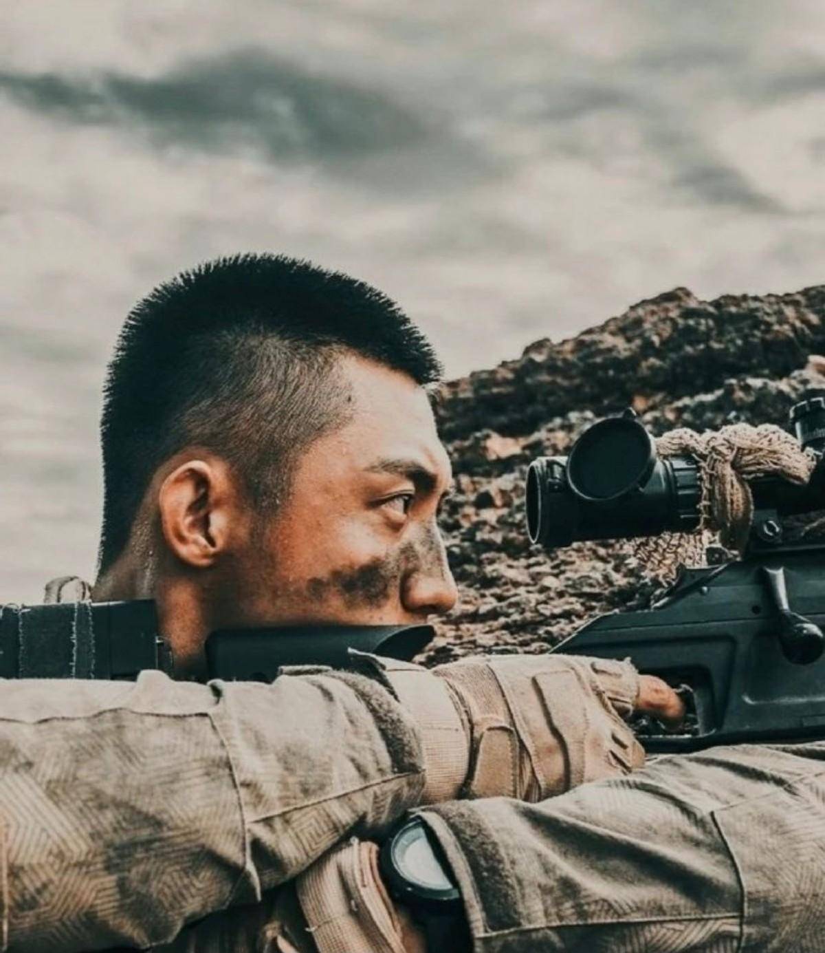 这次黄景瑜和李沁合演的《爱上特种兵》宣布上映以来,就收获了一大批