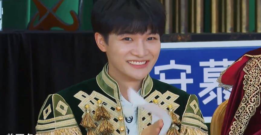 心机的范丞丞,让周深的为人一览无余,《跑男》因此广受好评