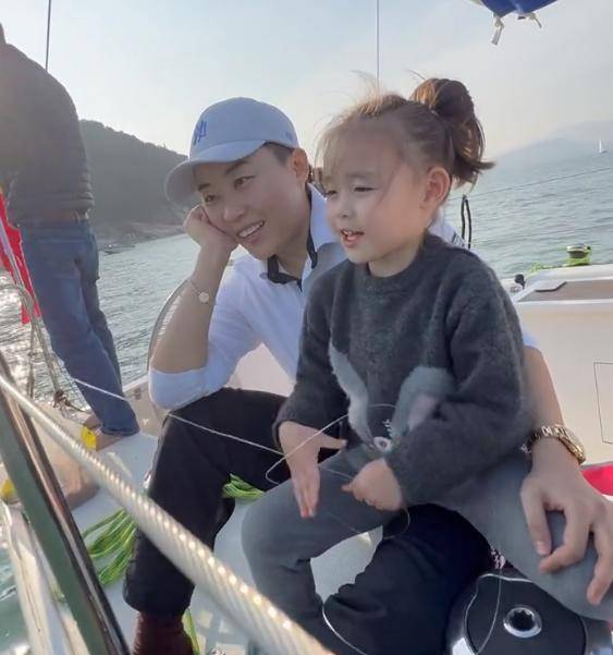 360W粉的叶海洋，跳过“结婚”步骤生二胎，丈夫角色的价值在降低（叶海洋有老公吗）