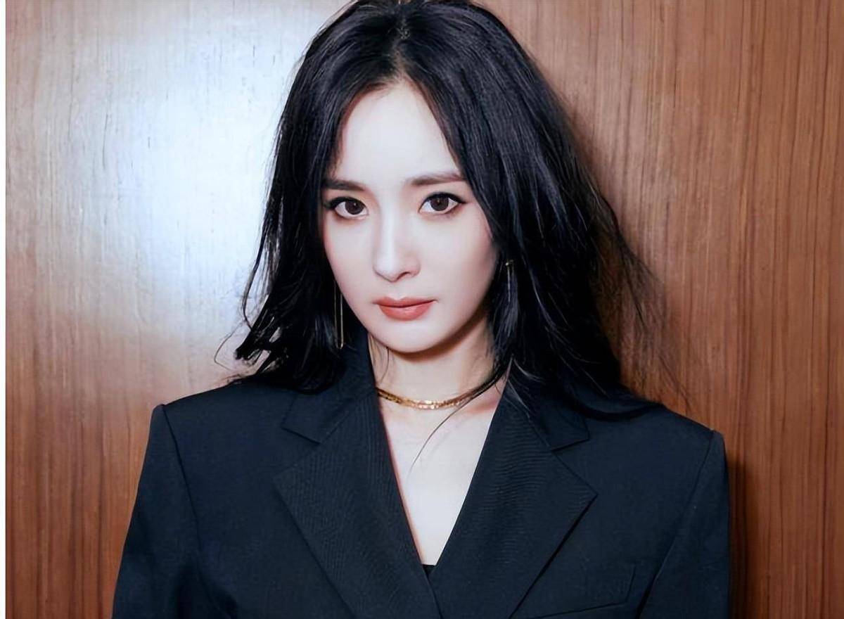 杨幂被闺蜜插刀,踢出局,37岁的她将何去何从?_嘉行_公司_工作狂