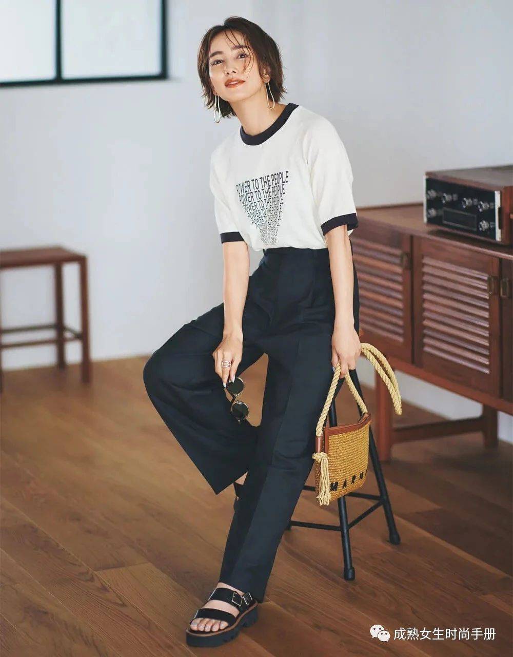 最百搭的t恤一直都是这2款,搭配方案超多!_腰带_米色_整体