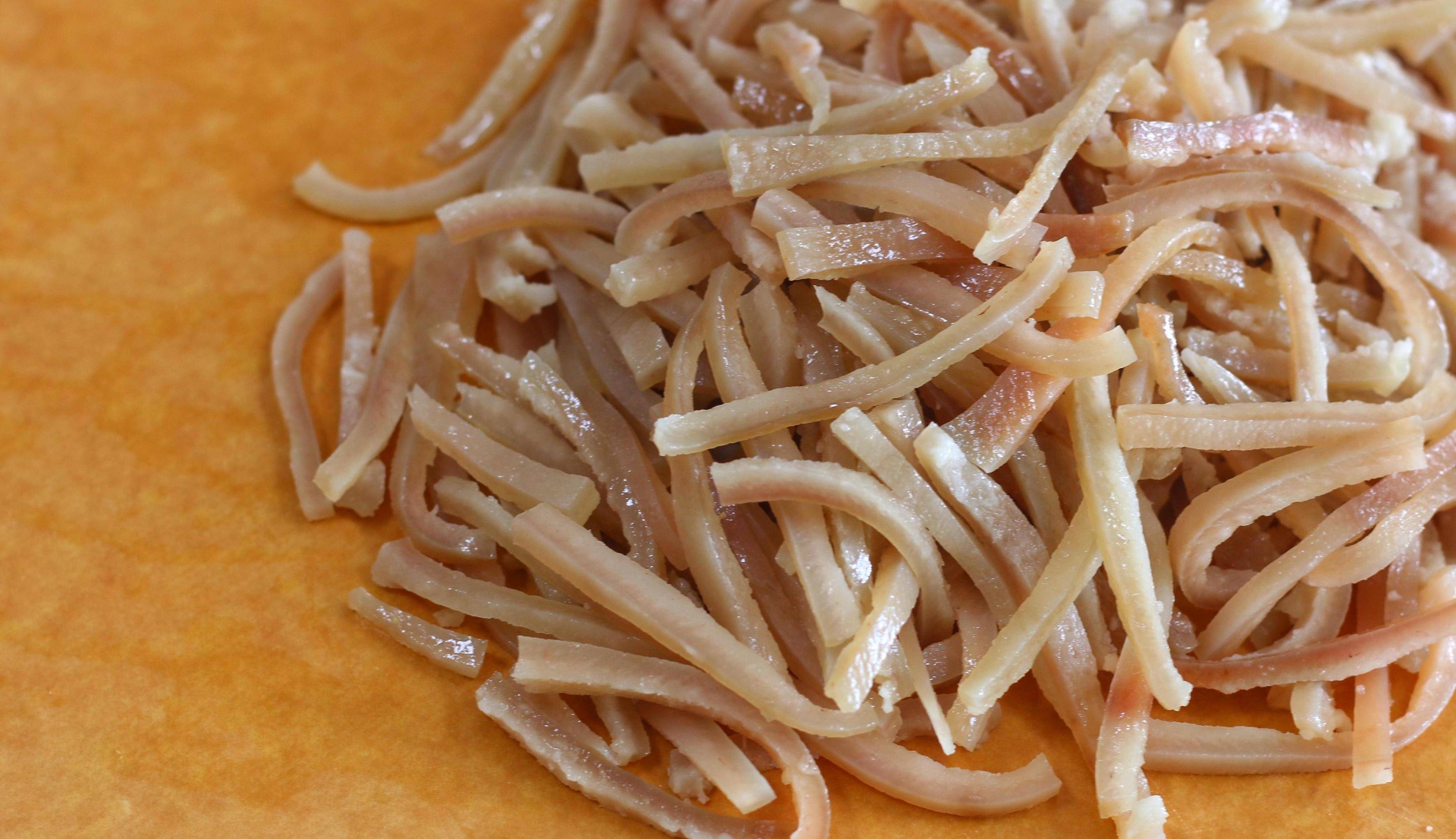 熬皮冻时,牢记"四洗",皮冻晶莹剔透,口感清爽不腻_肉皮_油脂_八角