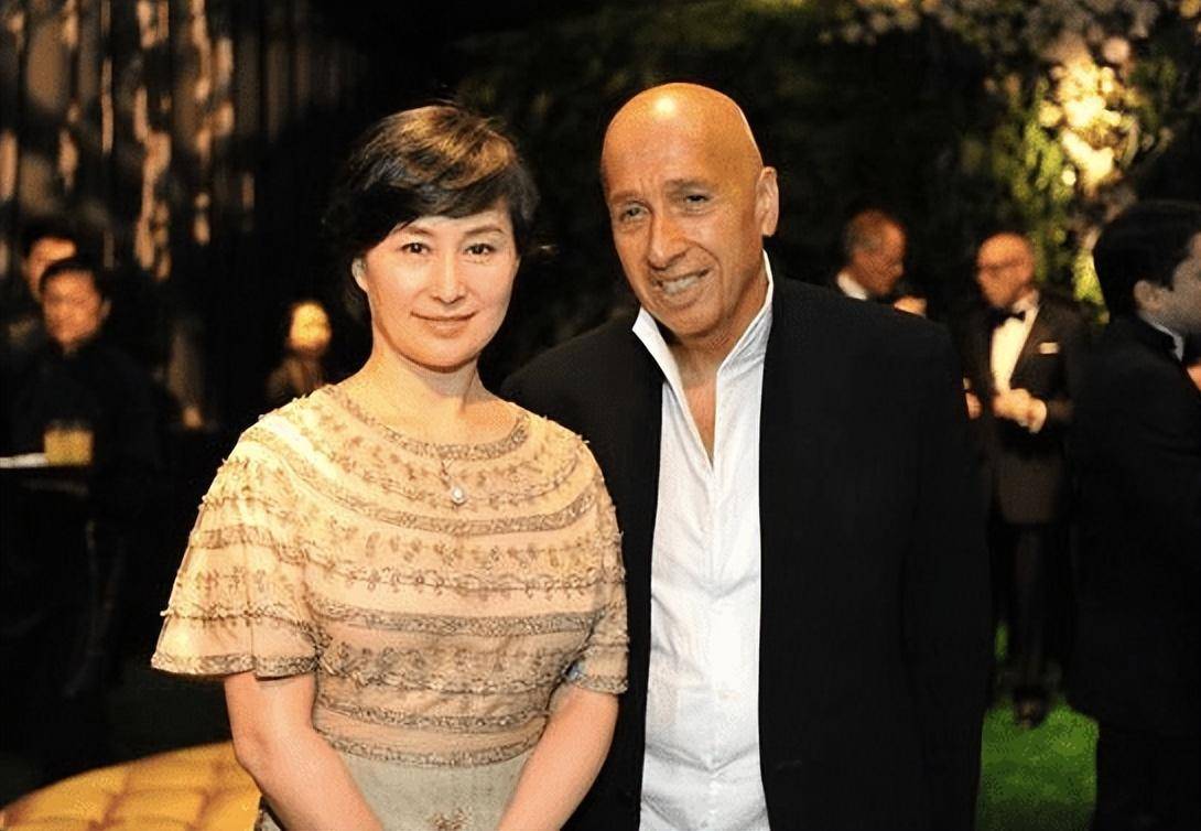 何超琼算不算顶级大美人 看她和李嘉欣的合照就知道了_何老_女儿_父亲