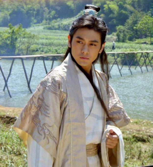 童年时期的8位"古装男神",个个颜值都在线,演技也吊打小鲜肉_郑少秋