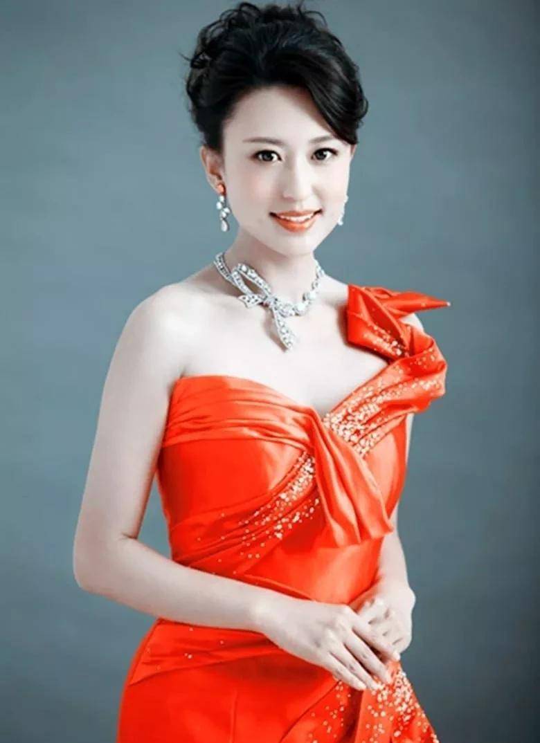 性感知性美女张蕾,性感迷人,韵味十足_娱乐_明星_文章