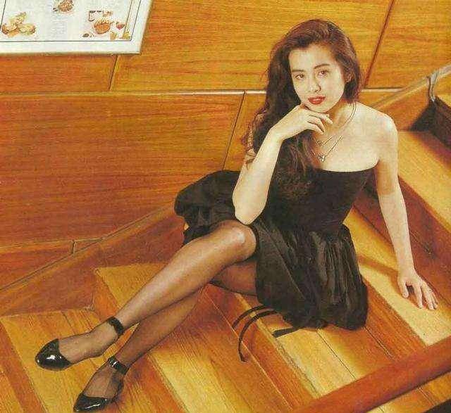 出生于体育世家,王祖贤与张曼玉,钟楚红,关之琳并称20世纪90年代香港