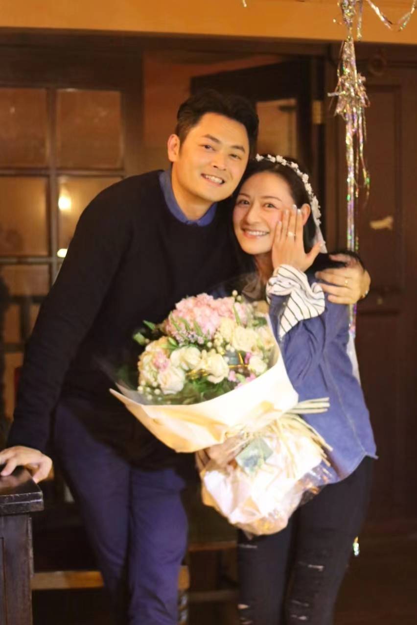 江若琳晒孕照上围丰满,怀孕路坎坷夫妻为此努力求诊