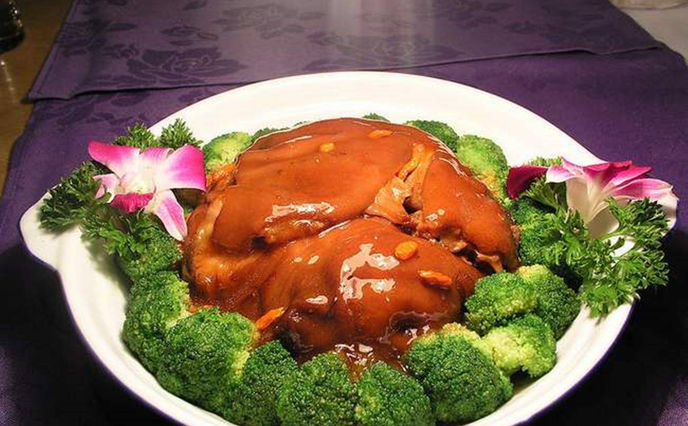 色香味俱全的豆渣猪头,鲜香酥烂,肥而不腻,别有一番风味_豆腐渣_美食