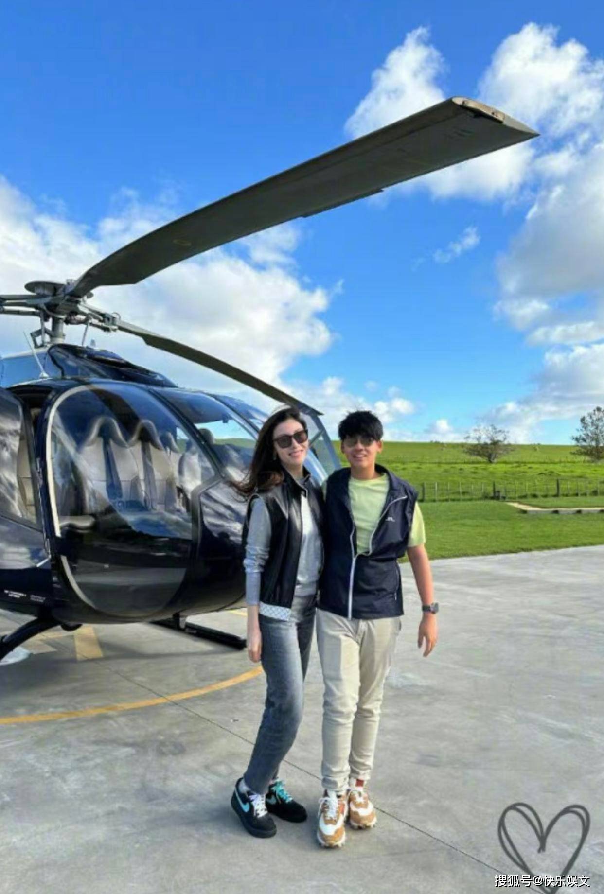 53岁李嘉欣近照认不出!12岁儿子170cm显帅气,母子情深似姐弟