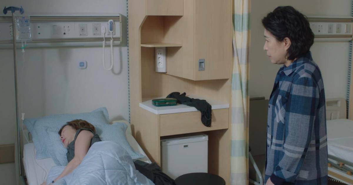 角色的则是金美京,金美京在剧中饰演严正化的妈妈,聪明又朴诓煅怨凵