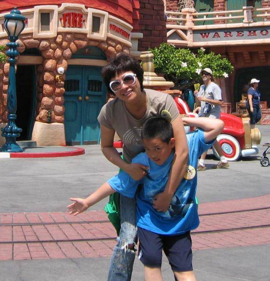 从《目击者》中为达目的不择手段的冷艳女医生"心雨"到《故乡的云》中