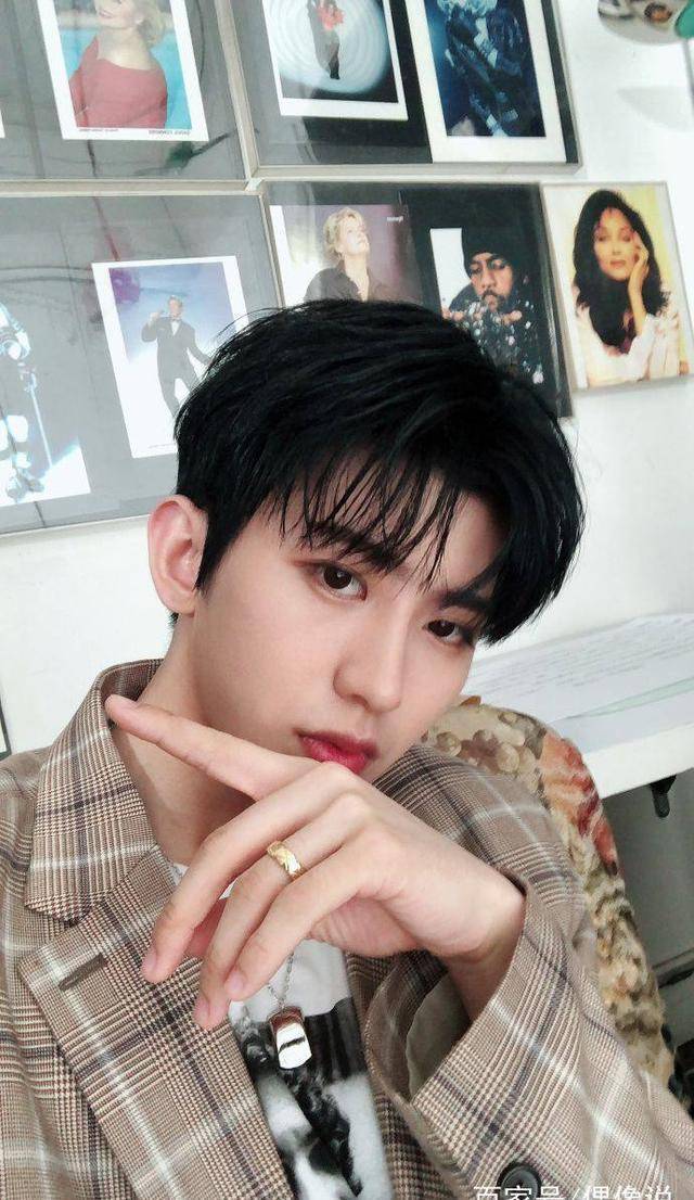 蔡徐坤给女友粉说早安call,其中用到的昵称让粉丝很害羞_小狗_狮子头