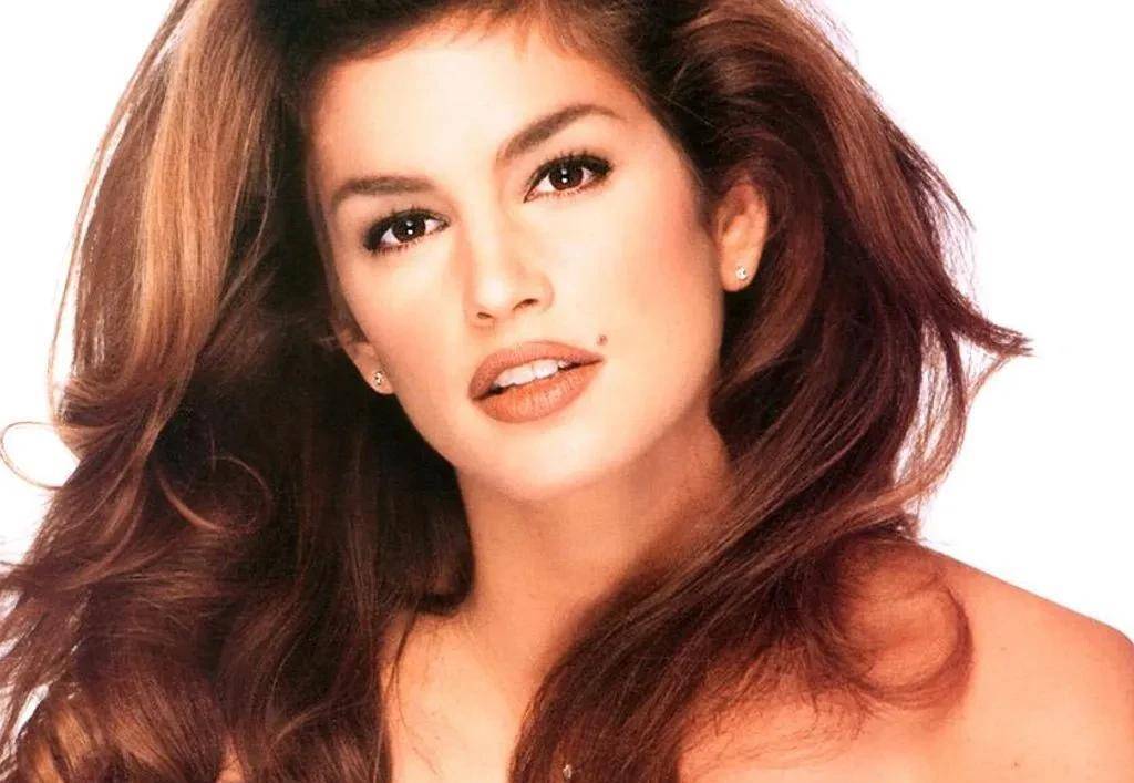 辛迪·克劳馥年轻的时候非常漂亮.