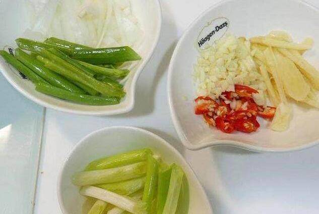 葱爆牛肉这么做,秒杀决战食神中谢霆锋做的!
