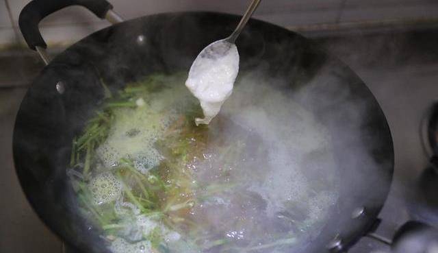 萝卜海米菠菜片片汤润肺又排气简单方便易操作味美又色香_美味_汤就