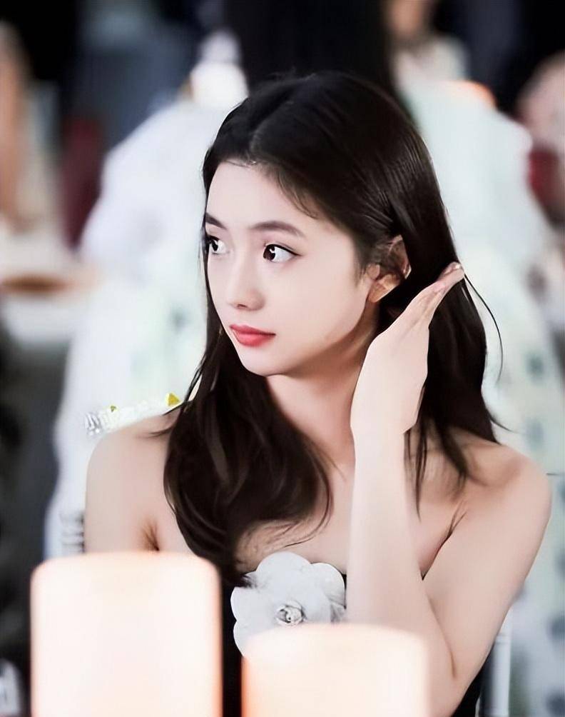 刘浩存终于承认了!真实年龄曝光,网友:老牛装美草_争议_因为_任敏