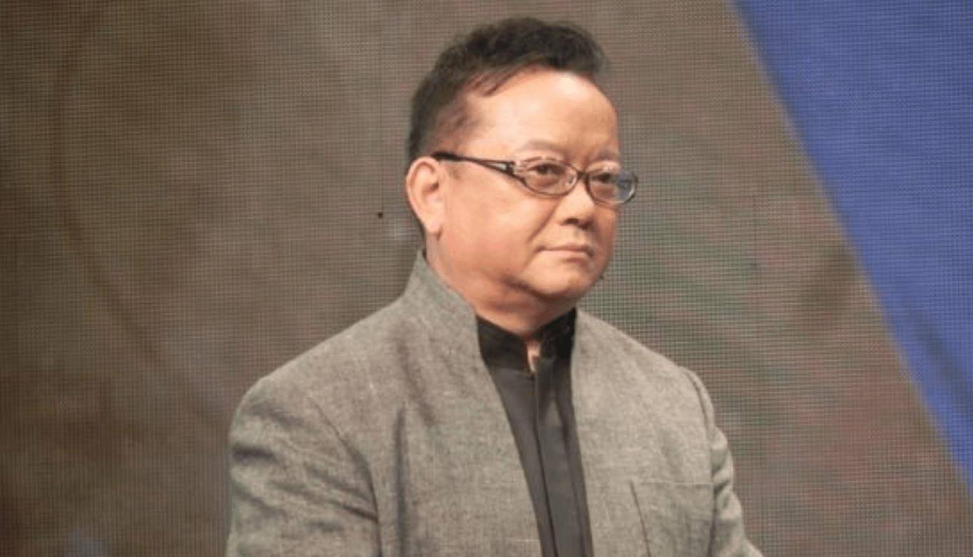 "国家一级演员"王刚:三婚娶小20岁女粉丝,60岁得子后不敢休息_成方圆